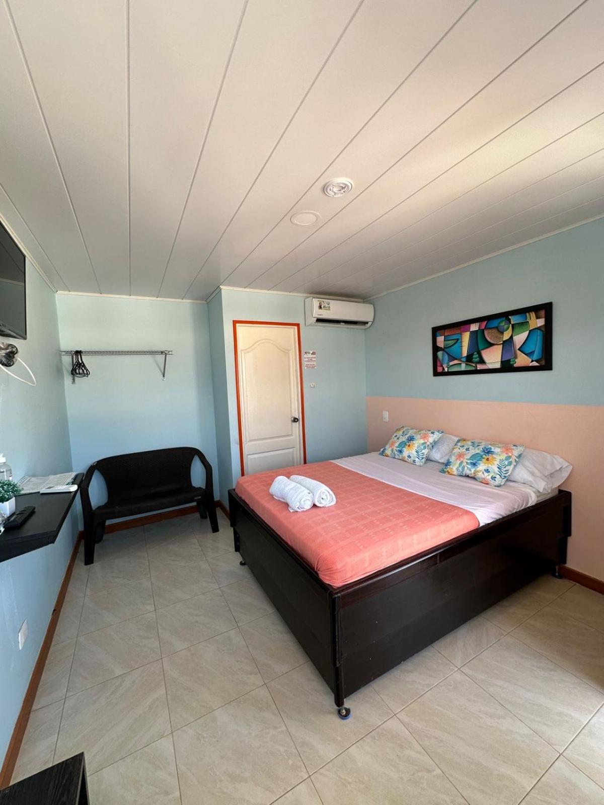 Victoria'S Gennie Bay Village Hostal San Andrés Buitenkant foto
