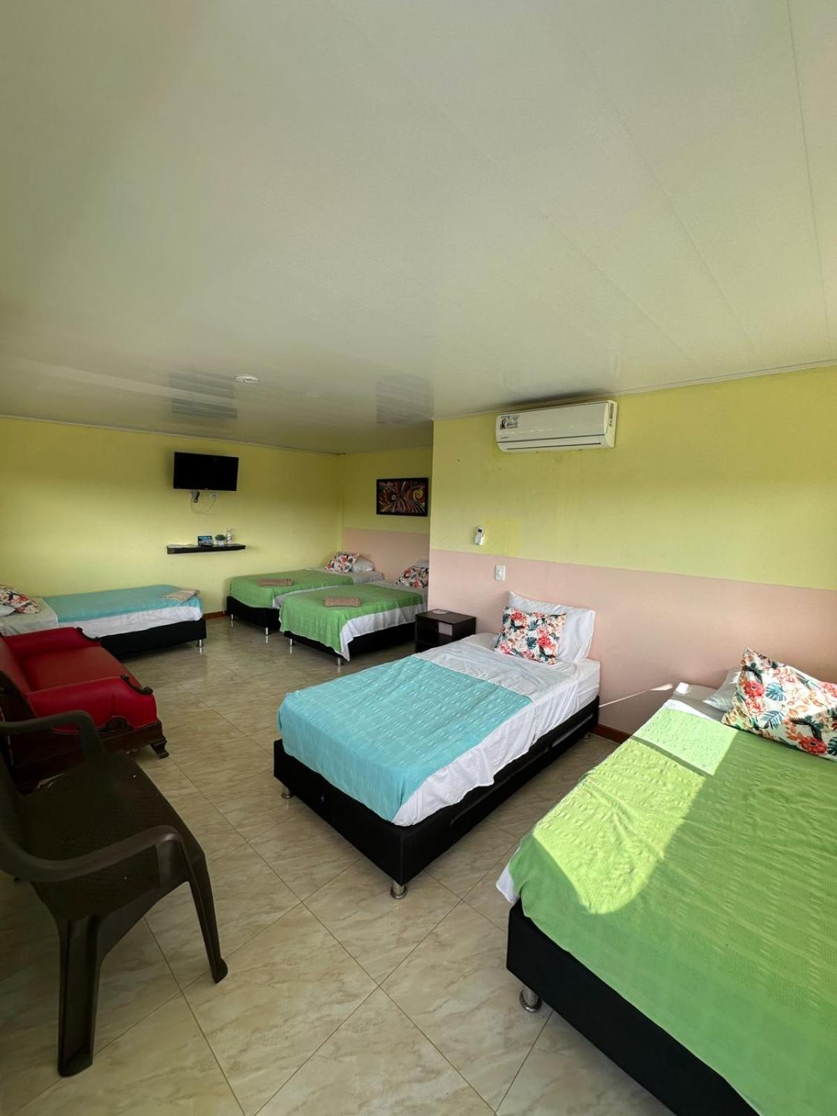 Victoria'S Gennie Bay Village Hostal San Andrés Buitenkant foto