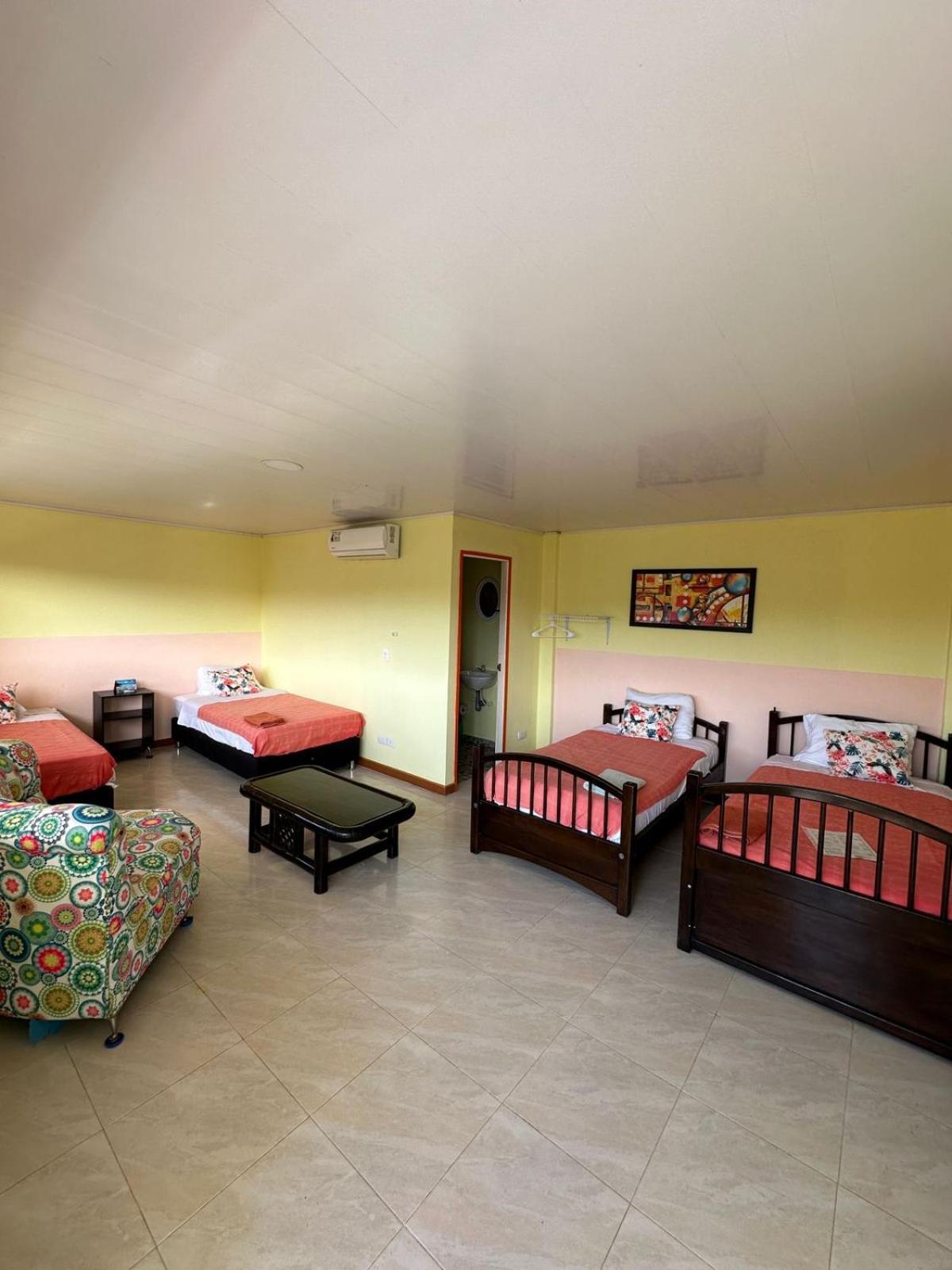 Victoria'S Gennie Bay Village Hostal San Andrés Buitenkant foto