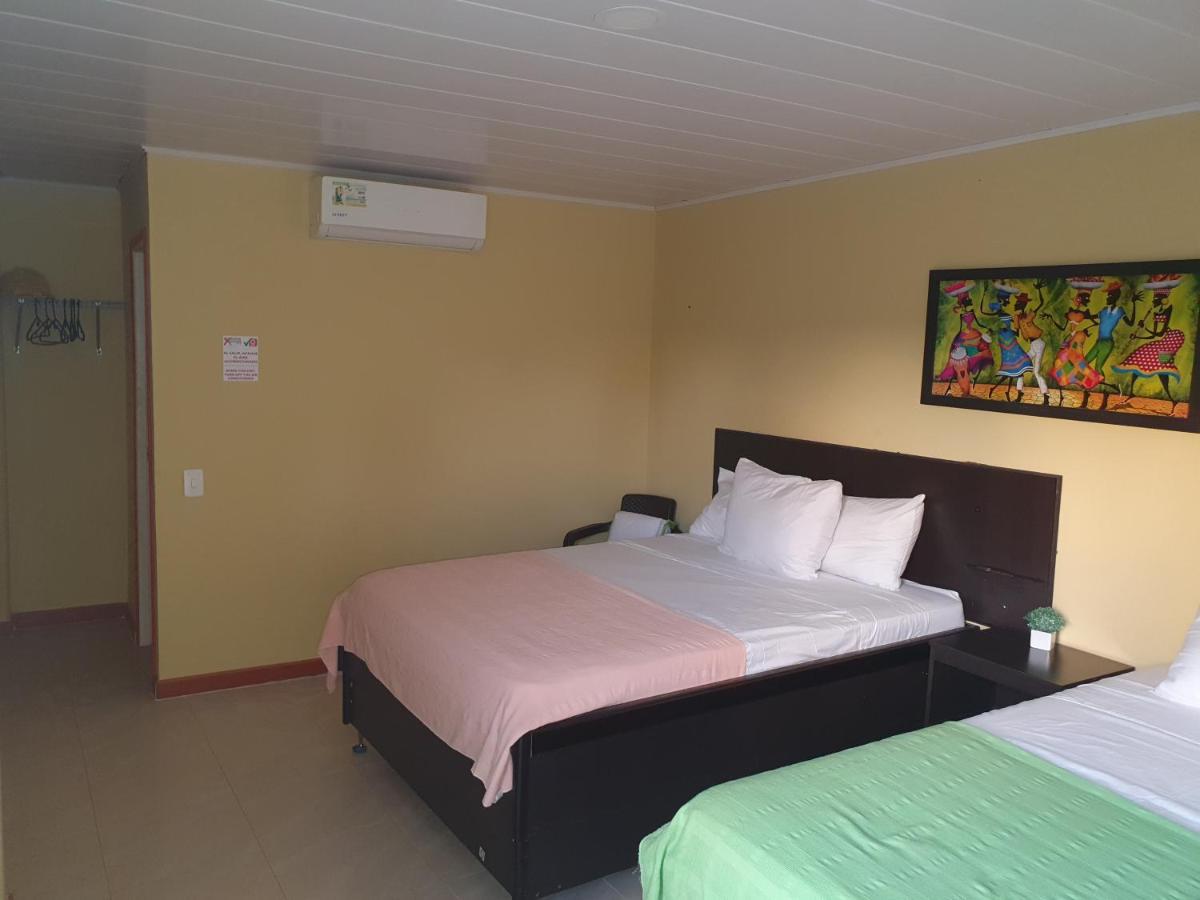 Victoria'S Gennie Bay Village Hostal San Andrés Buitenkant foto