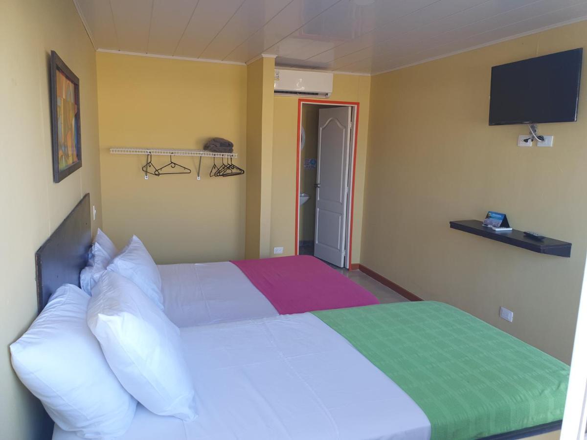 Victoria'S Gennie Bay Village Hostal San Andrés Buitenkant foto
